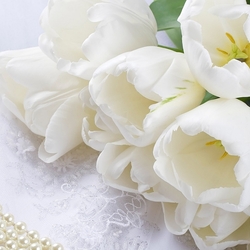 Пазл: Букет белых тюльпанов