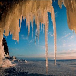 Пазл: Ледяной грот на Байкале