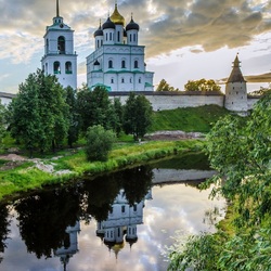 Пазл: Вид на Троицкий собор Псковского Кремля