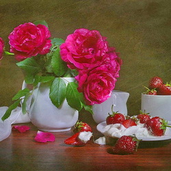 Пазл: Розы и клубника со сливками