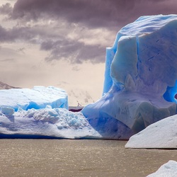 Пазл: Голубая ледяная скала