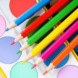 Пазл: Краски и карандаши