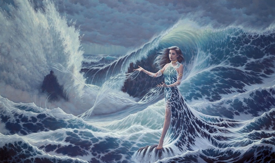 Соблазнительная богиня красуется на берегу моря