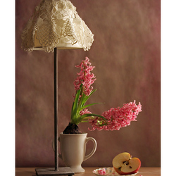 Пазл: Картина с лампой и гиацинтами