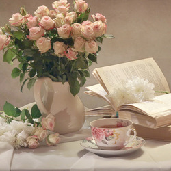 Пазл: Букет роз и книга