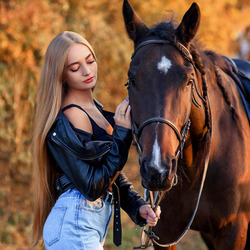 Пазл: Девушка и конь