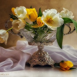 Пазл: Тюльпаны в красивой вазе