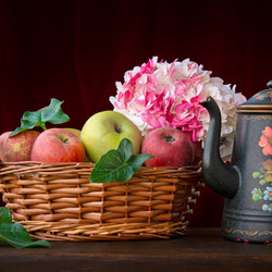Пазл: Натюрморт с гортензией и яблоками
