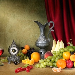 Пазл: Натюрморт с серебрянной посудой и фруктами