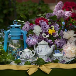 Пазл: Натюрморт с чайной посудой и цветами
