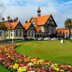 Пазл: Дом с башенками