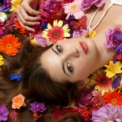 Пазл: На цветочном ковре