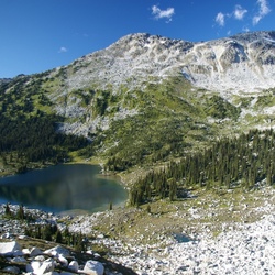 Пазл: Горное озеро в форме сердца 