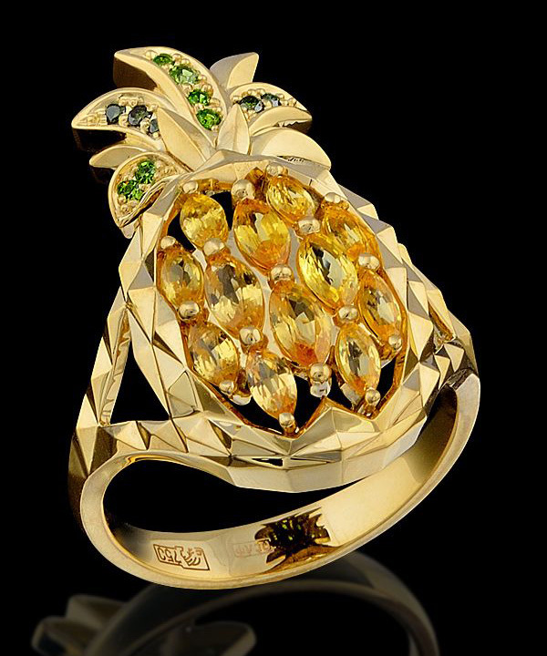 Ювелирные изделия из золота кольца с камнями