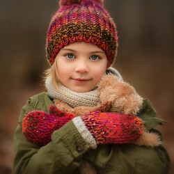 Пазл: Девочка с мишкой