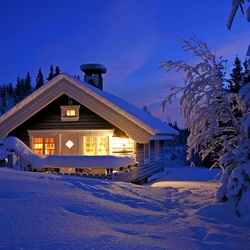 Пазл: Теплый свет из окон  