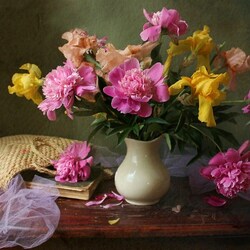 Пазл: Пионы и ирисы