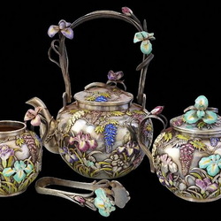 Пазл: Серебряная посуда с эмалью