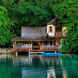 Пазл: Домик у озера