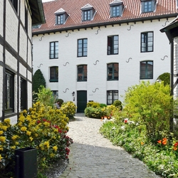 Пазл: Уютный дворик