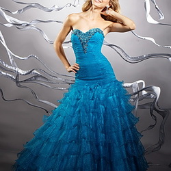 Пазл: Дизайнерское платье Tiffany Designs