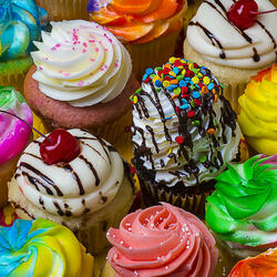 Пазл: Разноцветные капкейки