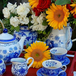 Пазл: Чаепитие в летнем саду