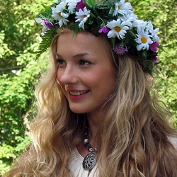 Пазл: Девушка в венке