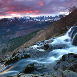 Пазл: Водопад в горах  