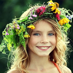 Пазл: Девочка в венке