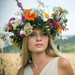 Пазл: Девушка в венке