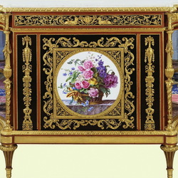 Пазл: Антикварная мебель с росписью на фарфоре