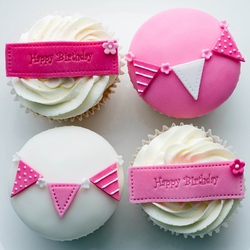 Пазл: Пирожные ко Дню Рождения