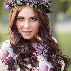 Пазл: Девушка в венке