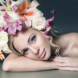 Пазл: Девушка в венке