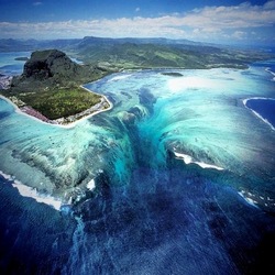 Пазл: Иллюзия подводного водопада