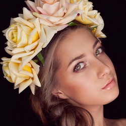 Пазл: Девушка в венке