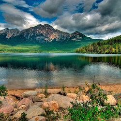 Пазл: У подножья гор 