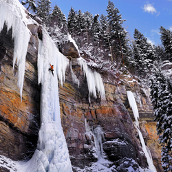 Пазл: Замерзший водопад  