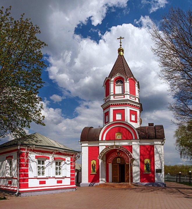 Крестовоздвиженский храм. Крестовоздвиженский храм Белгород. Кошарский храм Белгород. Крестовоздвиженский храм Белгород крест. Храм Воздвижения Креста Господня в Белгороде.