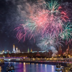 Пазл: Москва праздничная. Салют
