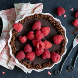 Пазл: Шоколадный пирог с малиной