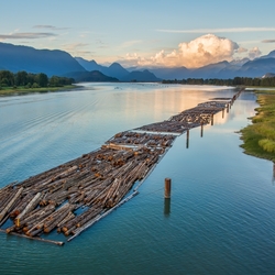 Пазл: По реке