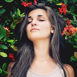 Пазл: Брюнетка