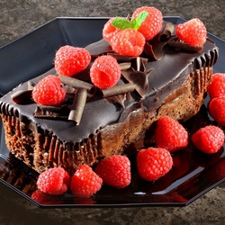 Пазл: Пирожное с малиной