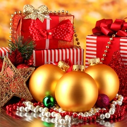 Пазл: Три золотистых шара