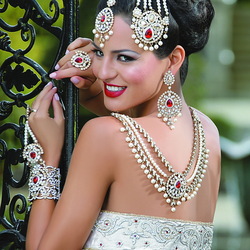 Пазл: Индийские красавицы и их украшения