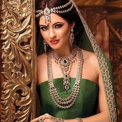 Пазл: Индийские красавицы и их украшения