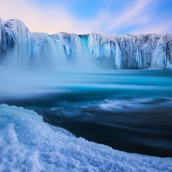 Пазл: Замерзший водопад   