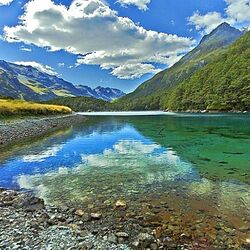 Пазл: Синее озеро Нельсон - самое чистое озеро в мире